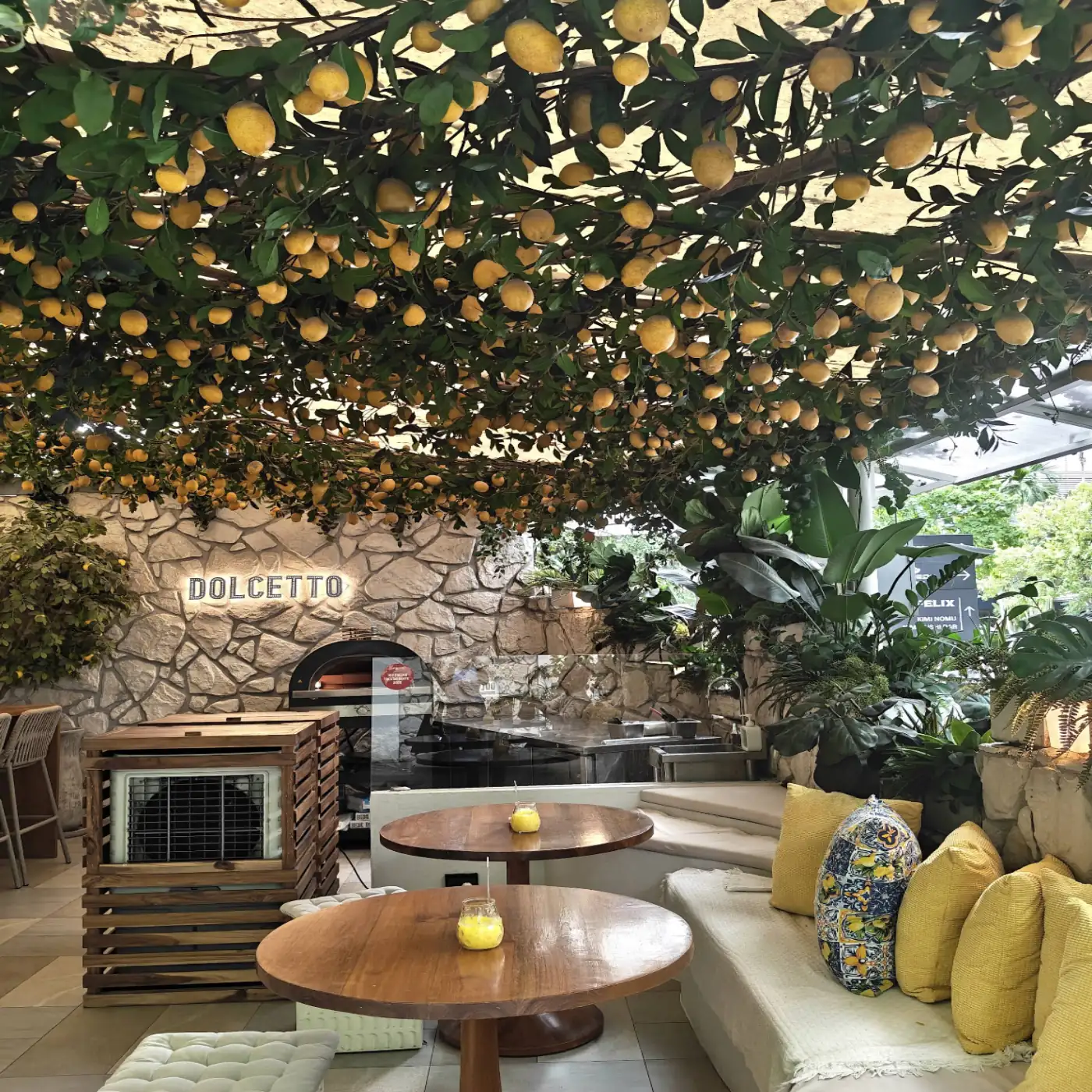 Dolcetto Italian Cafe interior