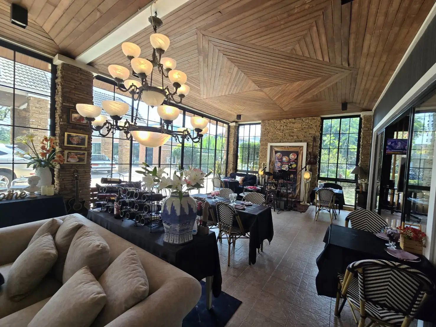 Pad Thai Setthi interior