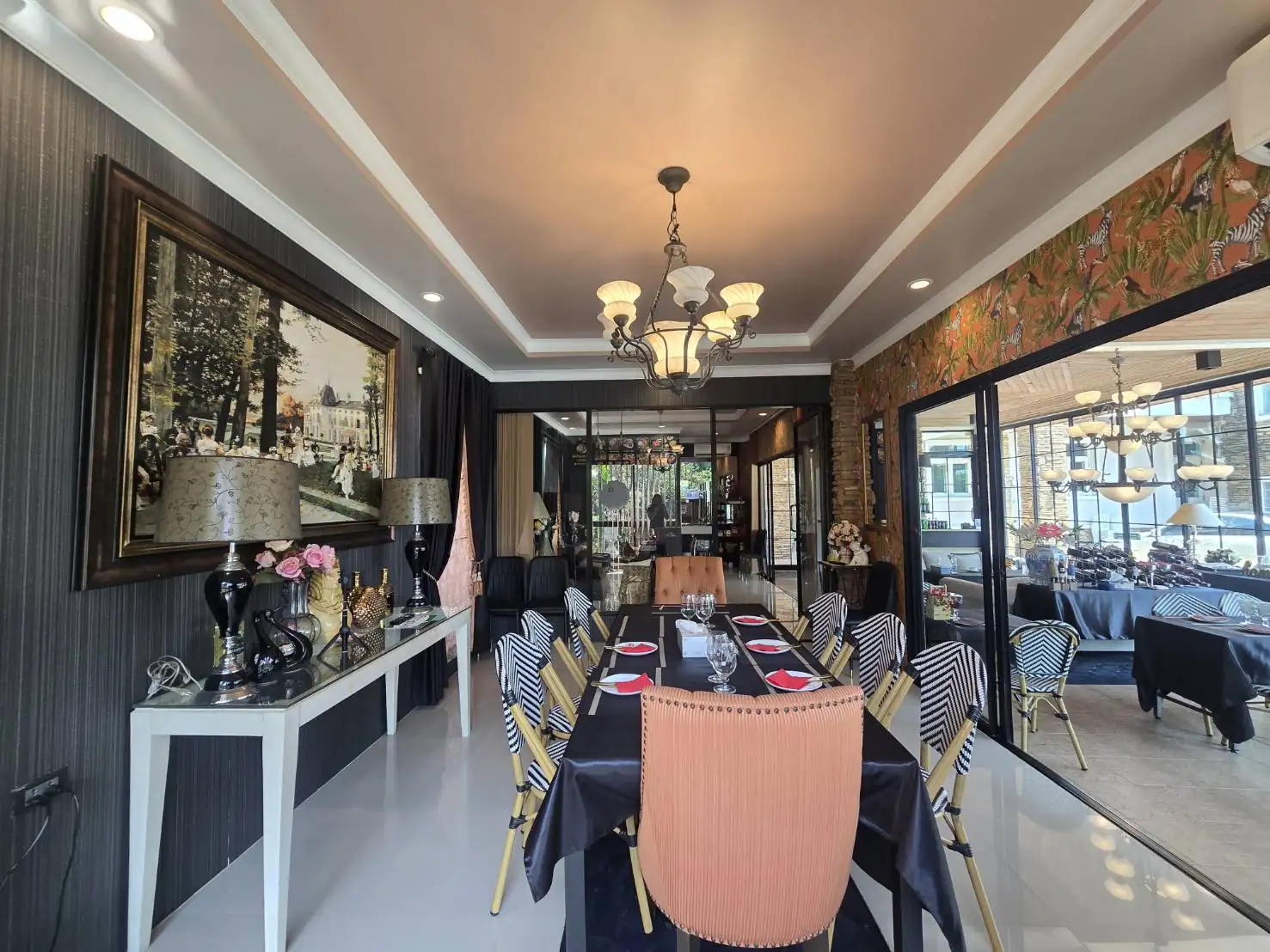 Pad Thai Setthi interior