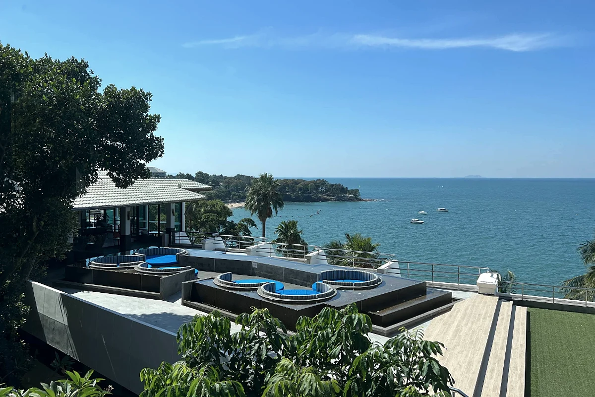 Maharani Pattaya restaurant interior